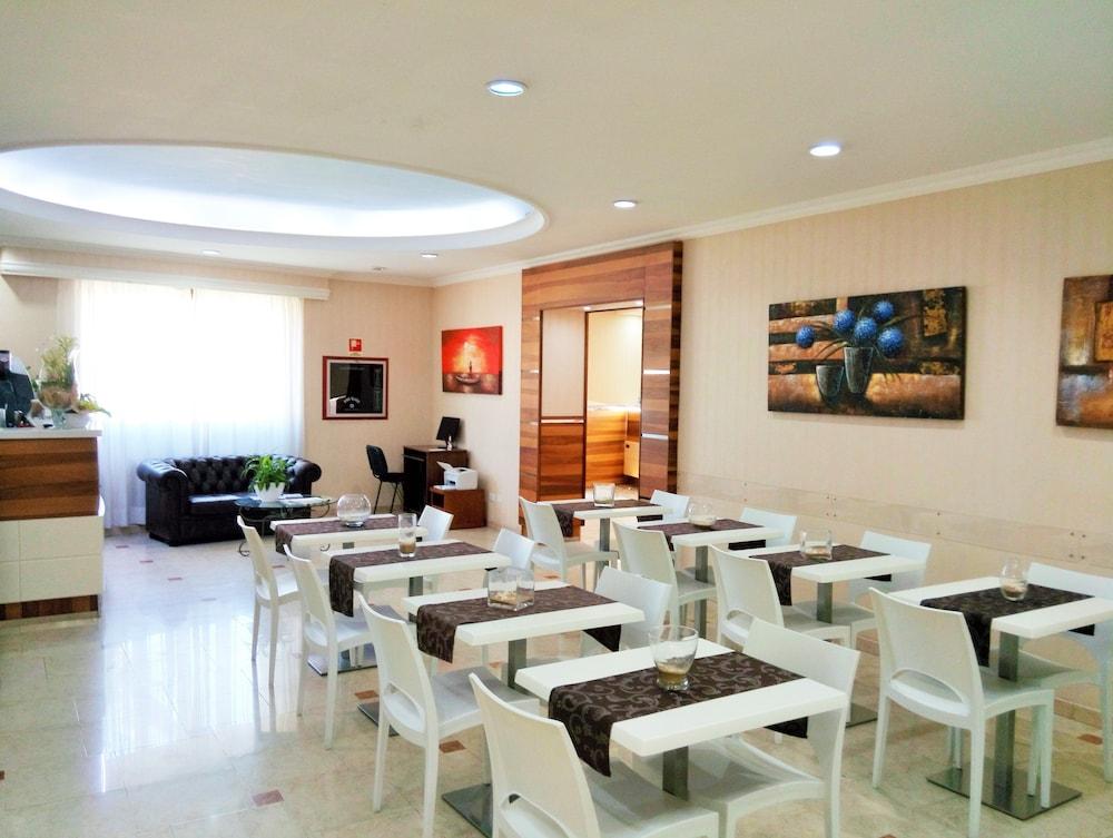 Riviera Hotel 3*