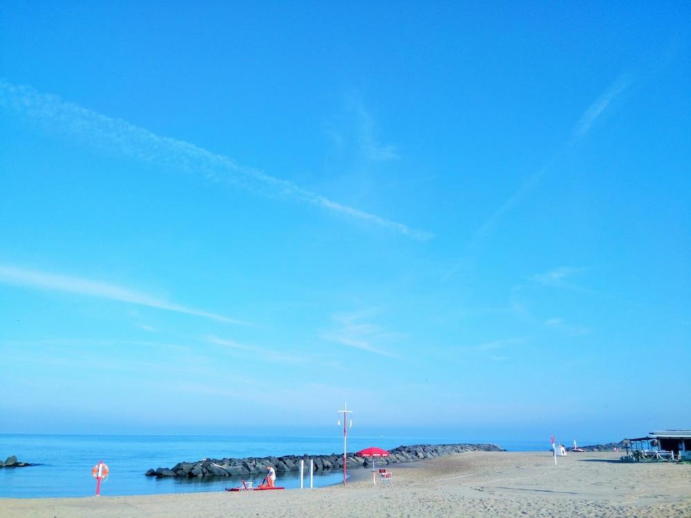 Riviera Hotel 3*